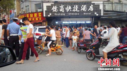 图为事发现场。 网友供图 摄