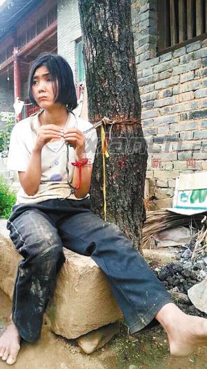 　　被父母绑了二十多年的张艳荣