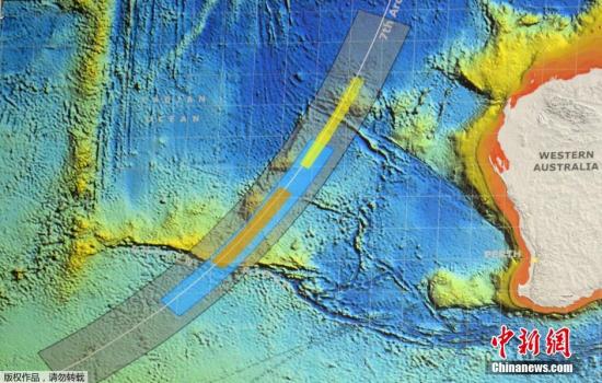  当地时间6月26日，澳大利亚联合调查中心公布MH370新搜寻区，橙色区域是优先级最高的搜寻区，蓝色区次之。  