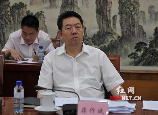 湖南省人大常委会副主任蒋作斌讲话。