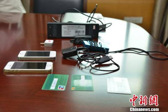 图为：犯罪嫌疑人姜某处收缴的作案工具。