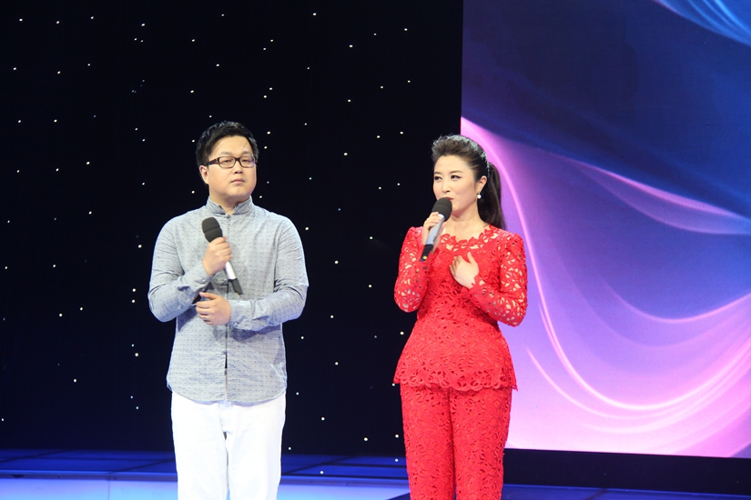 刘媛媛做客《文化视点》 现场客串神秘教唱导师