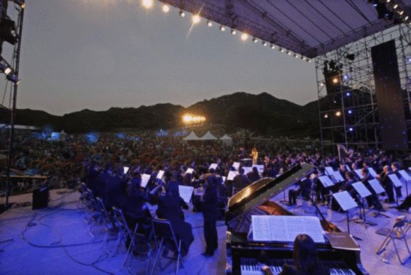 往届艺术节交响乐团演出