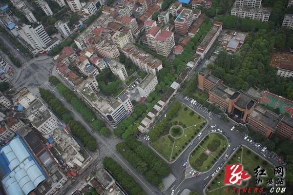 80后城管小伙入手"神器" 无人航拍飞行器记录城市发展