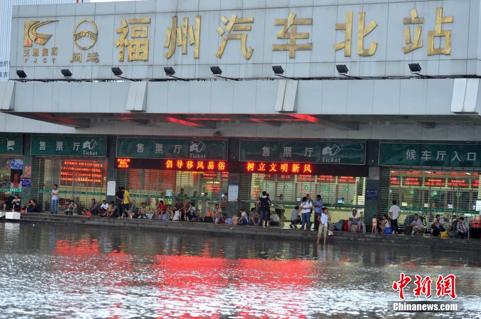 台风麦德姆登陆福建 现壮观台风眼