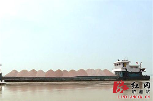 临湘市每天1万吨基建石料输往长江中下游地区