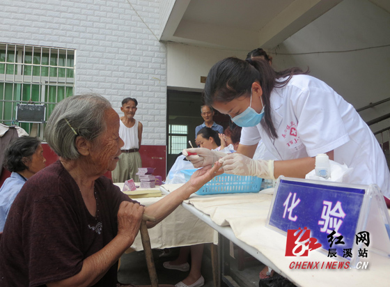 辰溪县辰阳镇卫生院为敬老院老人免费健康体检