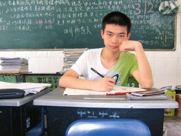 蒋琪在中江中学上学时的照片。受访者供图