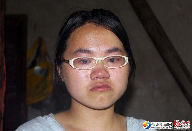 回忆起自己一路走来，秦艳玲满眼热泪，直呼不容易。