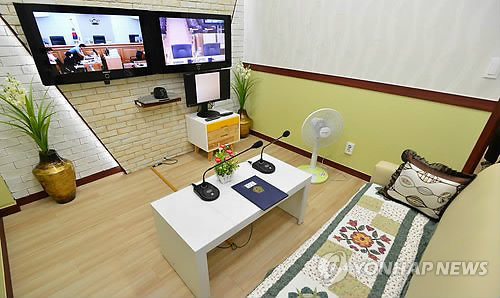 韩国法院给“世越号”沉船生还学生提供的证人室。