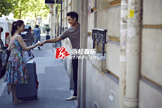 明道异国唱神曲“小苹果”---携手李小冉畅游浪漫巴黎