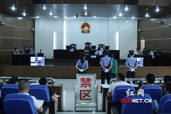7月29日，湖南省长沙市开福区人民检察院组织人民监督员开展公诉案件听庭评庭活动。