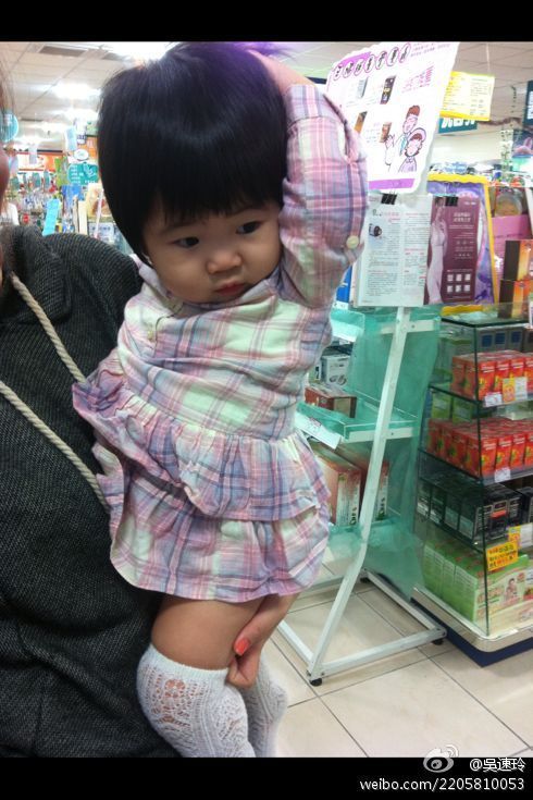 曹氏<em>兄妹</em>有爱<em>童年</em>照 暖Joe萌Grace初长成(组图