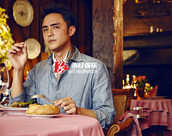 明道曝光巴黎私人公寓---勇攀铁塔重现冒险王精神