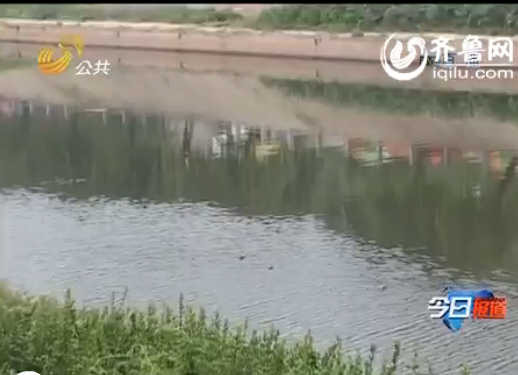 近日，记者接到爆料电话，说是淄博又发生了溺水事件。记者赶到现场后发现，湖水空无一人。（视频截图）