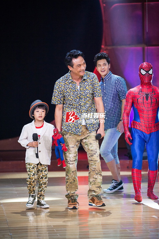 费曼火星语和观众打招呼