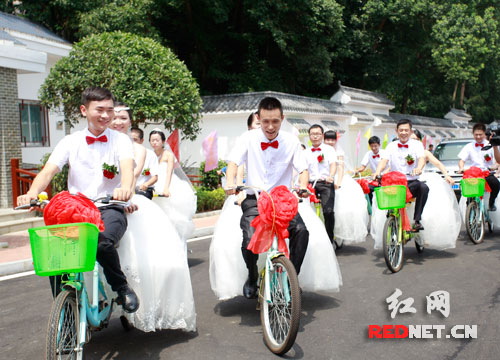 8对新人在开慧镇如画的风景中骑行