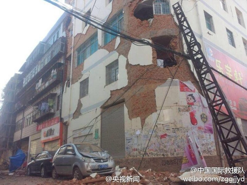 云南鲁甸县发生6.5级地震已造成26人亡2人失踪