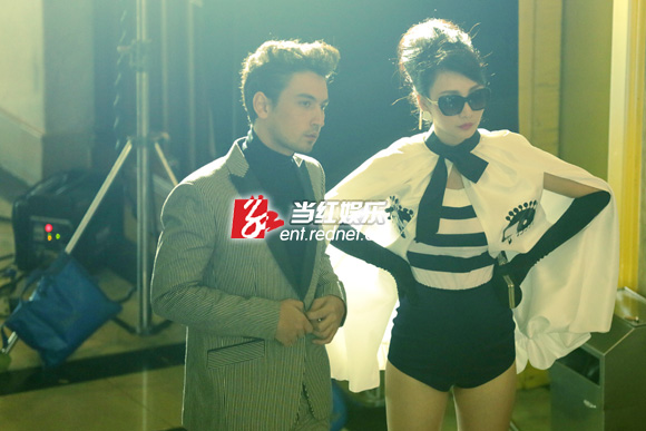 柳岩与混血帅哥“为爱逃亡”