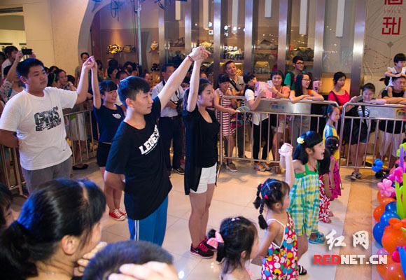 长沙七夕节:孩子跟大人一起过情人节