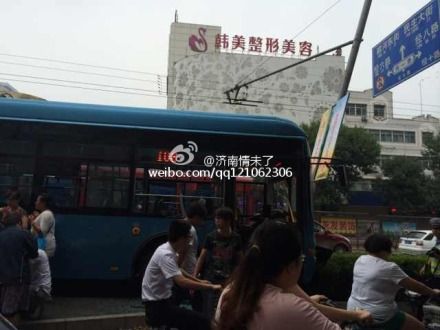 车祸现场（据微博网友图）