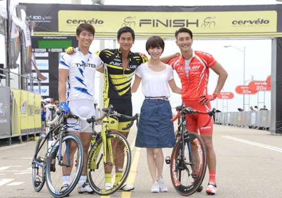 彭于晏、窦骁、崔始源、王珞丹合影