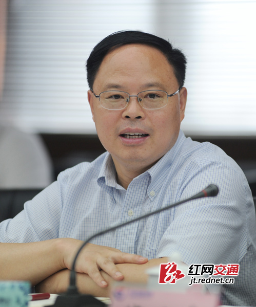 张剑飞要求，磁浮工程建设要进一步贯彻落实资源节约、环境友好理念，站房设计等要破除求大、求洋思想，有效控制投资，以紧凑精致取胜，更好方便旅客出行。