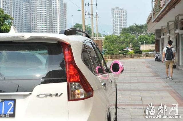 粉粉哒萌萌哒！福建一小车超萌后视镜引围观(图)