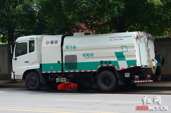 国内首台纯电动洗扫车亮相长沙 将在长株潭推广_政务频道_红网
