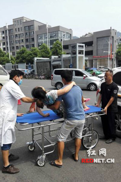 民警紧急救助一名待产孕妇
