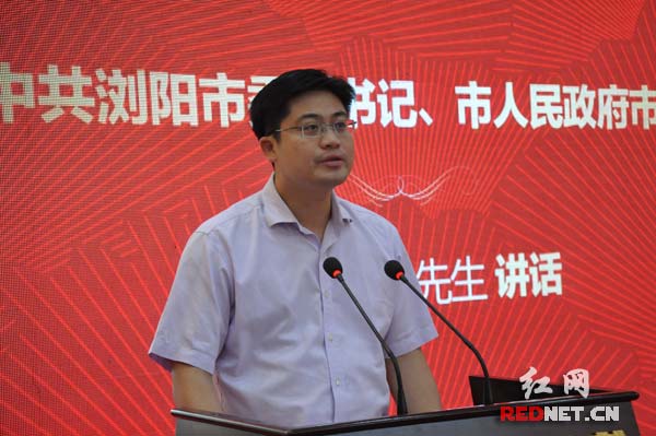 浏阳市市长余勋伟认为,大润发购物中心和星鑫国际影城落户浏阳,将从根本上改变浏阳商业布局,对提升城市品位具有十分重要的意义。