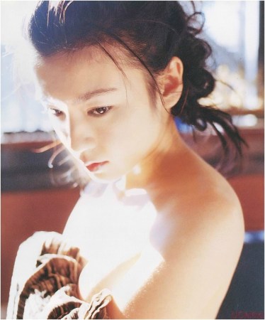 林熙蕾早年性感写真曝光 身材火辣诱人(图)- M