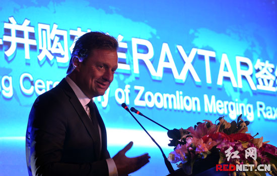 荷兰Raxtar公司总经理PascalHendrikusJosephusMatheeuwsen介绍公司情况。