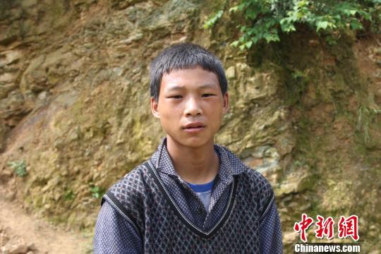鲁甸男孩SOS呼救续:次日获救助 物资供应有保障