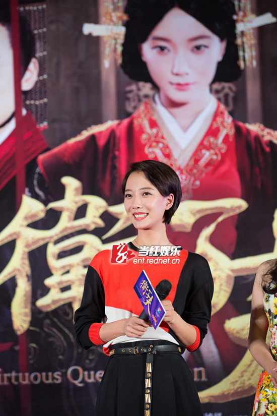 王珞丹发布会自谦新人