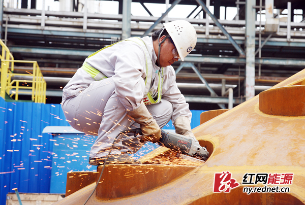 巴陵石化炼油装置烟气脱硫项目施工现场。