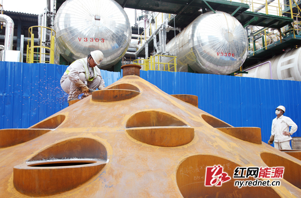 巴陵石化炼油装置烟气脱硫项目施工现场。