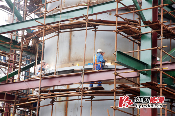 巴陵石化炼油装置烟气脱硫项目施工现场。