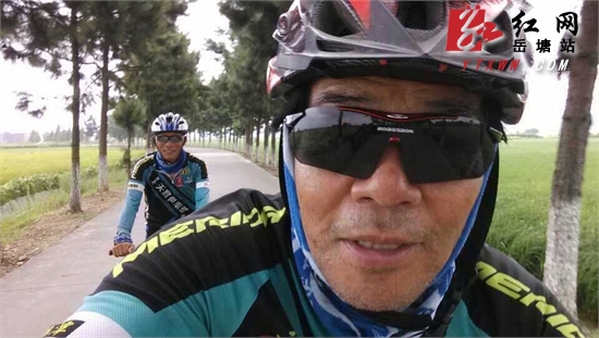 六旬骑行达人乐享车轮下的风光34天游历10省、市