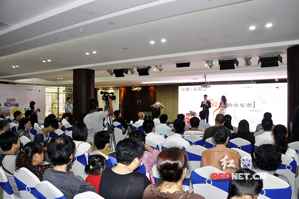 8月16日下午，“爱的火车票”在长沙理工大学云塘校区举办爱心答谢会。