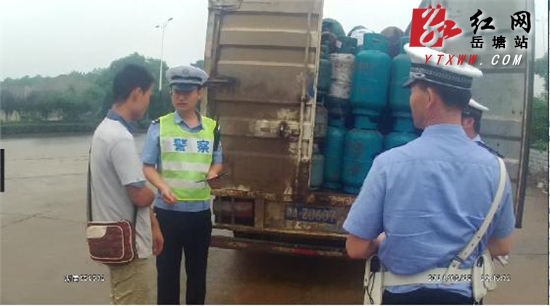 岳塘交警大队集中开展“打四非查四违”行动 效果明显