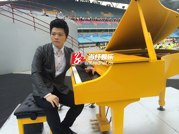 薛啸秋演出前彩排