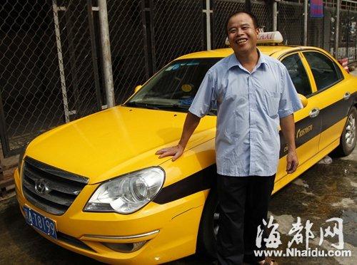 孕妇深夜羊水破裂 出租车司机闯3次红灯送医