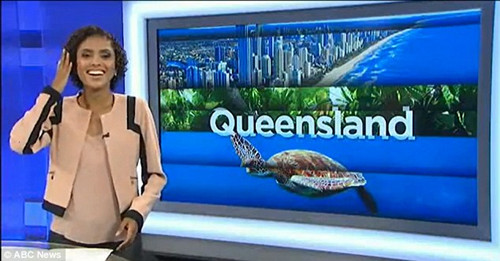 在去年12月的现场直播中,卡琳娜以为节目还未正式开始,于是当着全国观众的面念自己的节目笔记,并不时地和镜头外的同事开玩笑