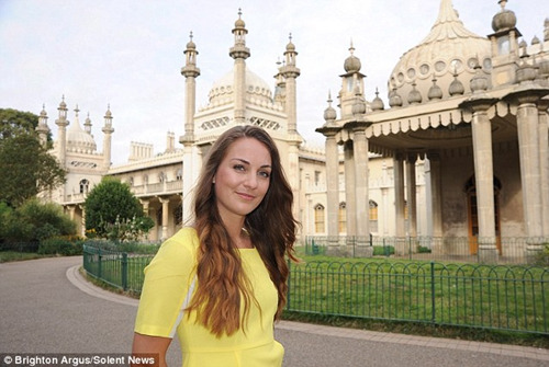 长相酷似王妃凯特的26岁英国姑娘斯潘瑟