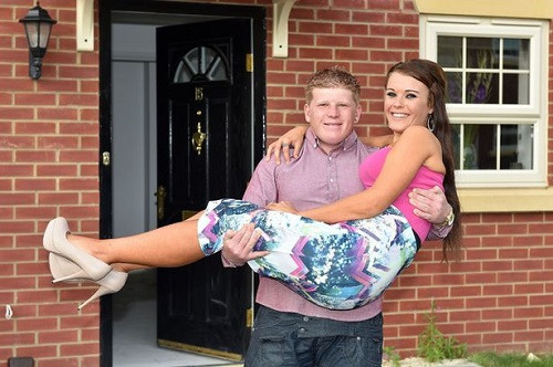 减肥后，皮科克终于能被未婚夫抱起