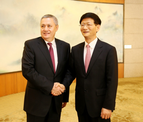 孟建柱会见乌兹别克斯坦第一副总理阿济莫夫（图）