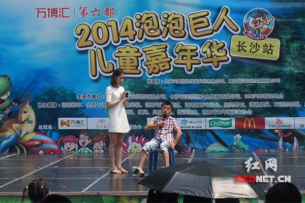 福利院孩子演唱《天使的翅膀》