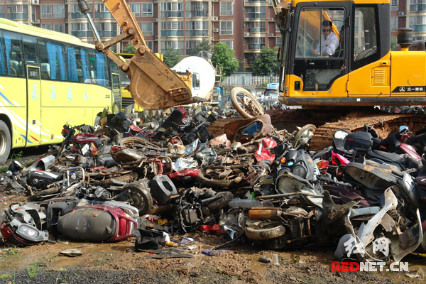 8月19日起，长沙交警依法对2013年12月至2014年3月扣留的超期未处理机动车进行强制销毁。