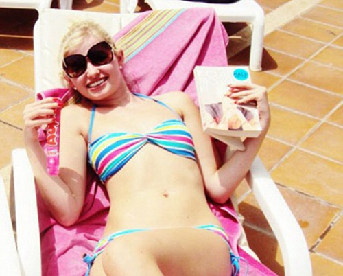 曾经她因为胸小而自卑